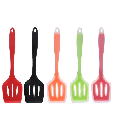 Ustensiles de cuisine matériels résistants à la chaleur colorés de gel de silice encochés Turner Bakeware